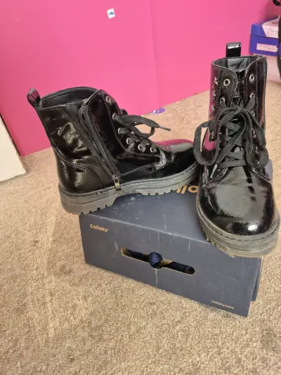 Botas negras de charol para niña talla 33 - miniatura 2