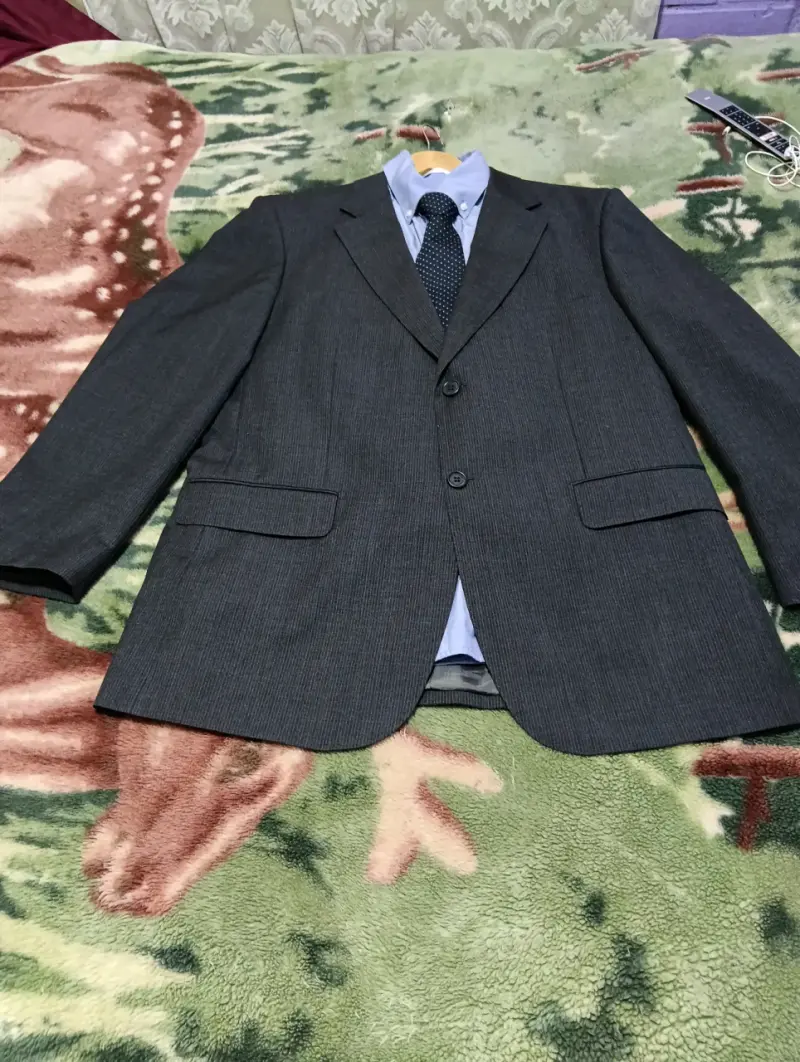 Traje formal gris oscuro para hombre - 1