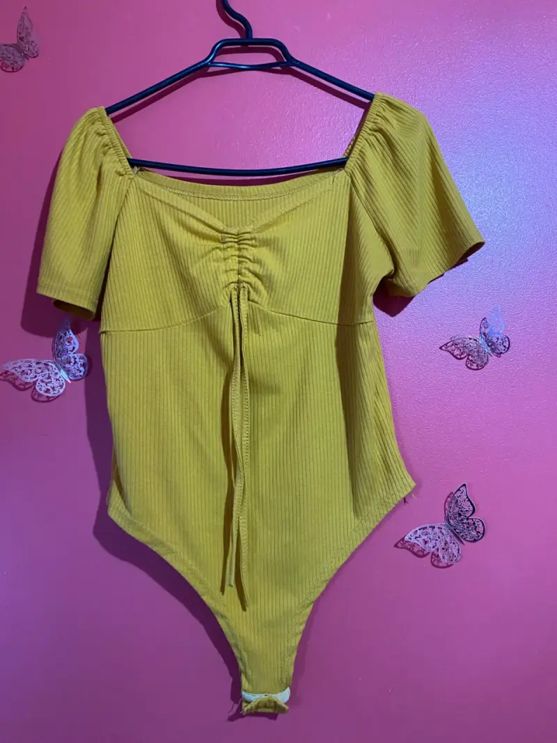 Blusa off-shoulder burdeos con mangas abullonadas - 5