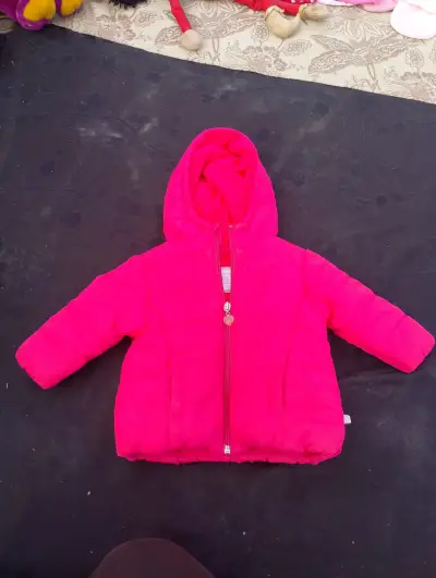 Chaqueta infantil rosada con capucha - miniatura 1