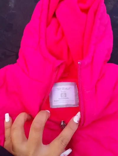 Chaqueta infantil rosada con capucha - miniatura 2
