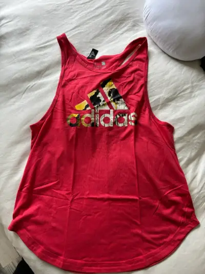 Polera deportiva Adidas roja para mujer - miniatura 1