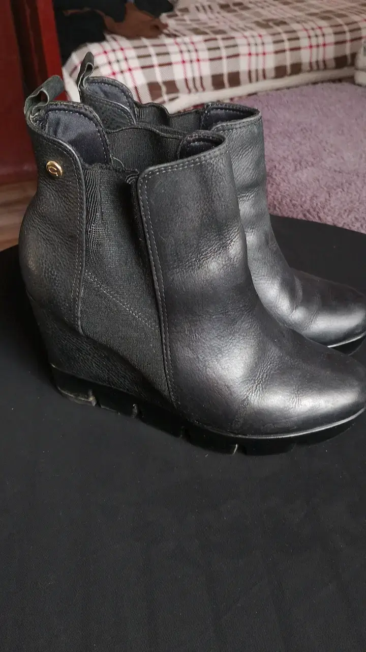 Botines negros de cuero con plataforma