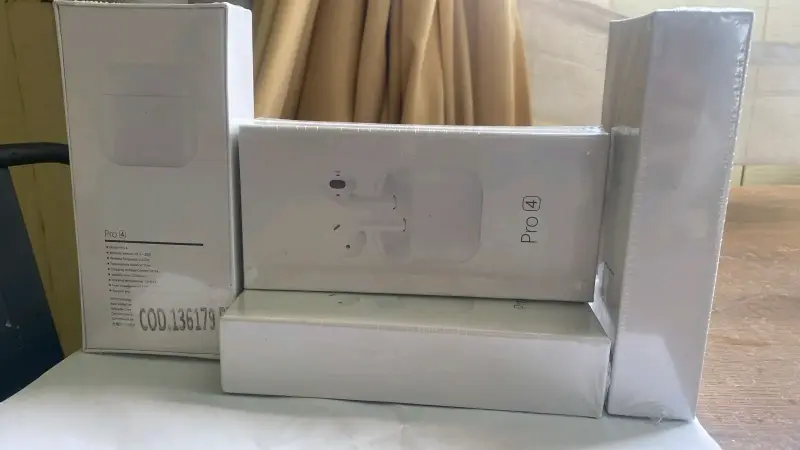 Auriculares inalámbricos Pro 4 con estuche - 2