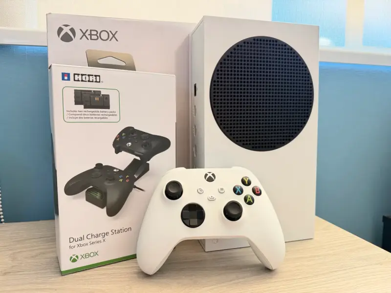 Consola Xbox Series S y cargador de baterías - 3