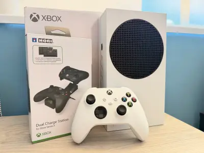Consola Xbox Series S y cargador de baterías - miniatura 3