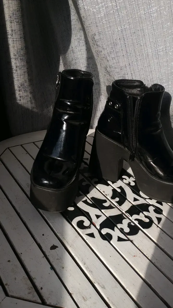 Botines de charol negro con plataforma - 2