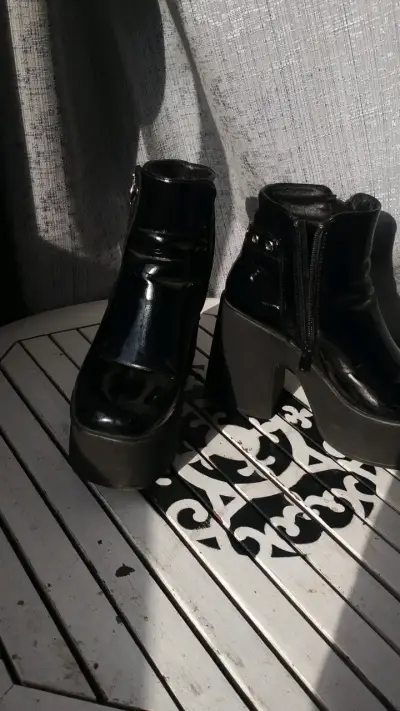 Botines de charol negro con plataforma - miniatura 2