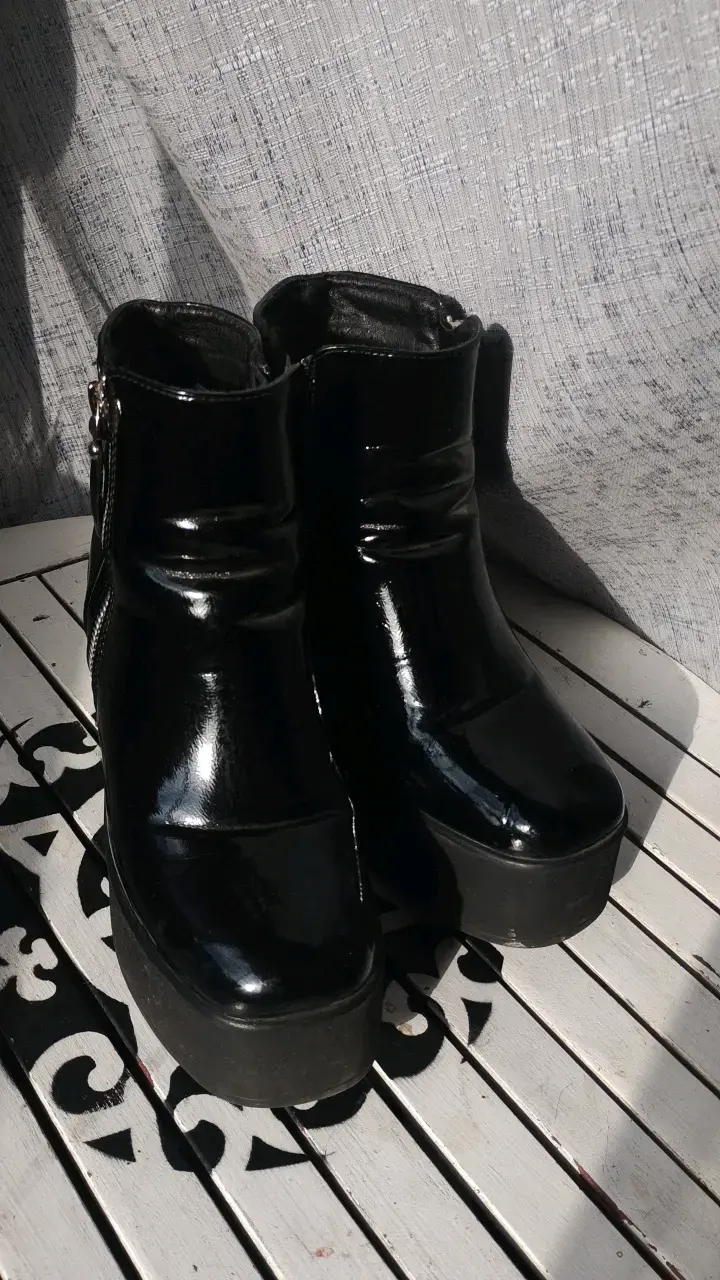 Botines de charol negro con plataforma - 3
