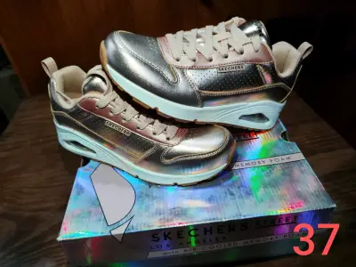 Zapatillas Skechers doradas con memory foam - miniatura 1