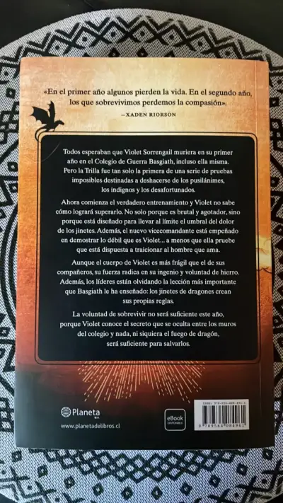 Libro 'Alas de Hierro' de Rebecca Yarros - miniatura 2