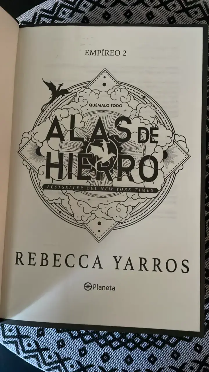 Libro 'Alas de Hierro' de Rebecca Yarros - 4