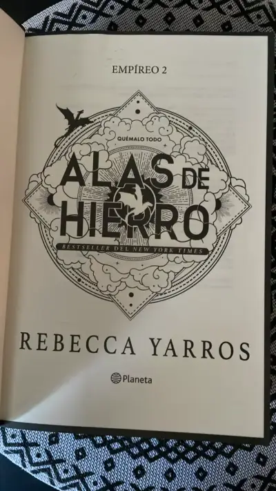 Libro 'Alas de Hierro' de Rebecca Yarros - miniatura 4