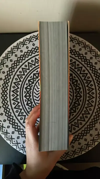 Libro 'Alas de Hierro' de Rebecca Yarros - miniatura 5