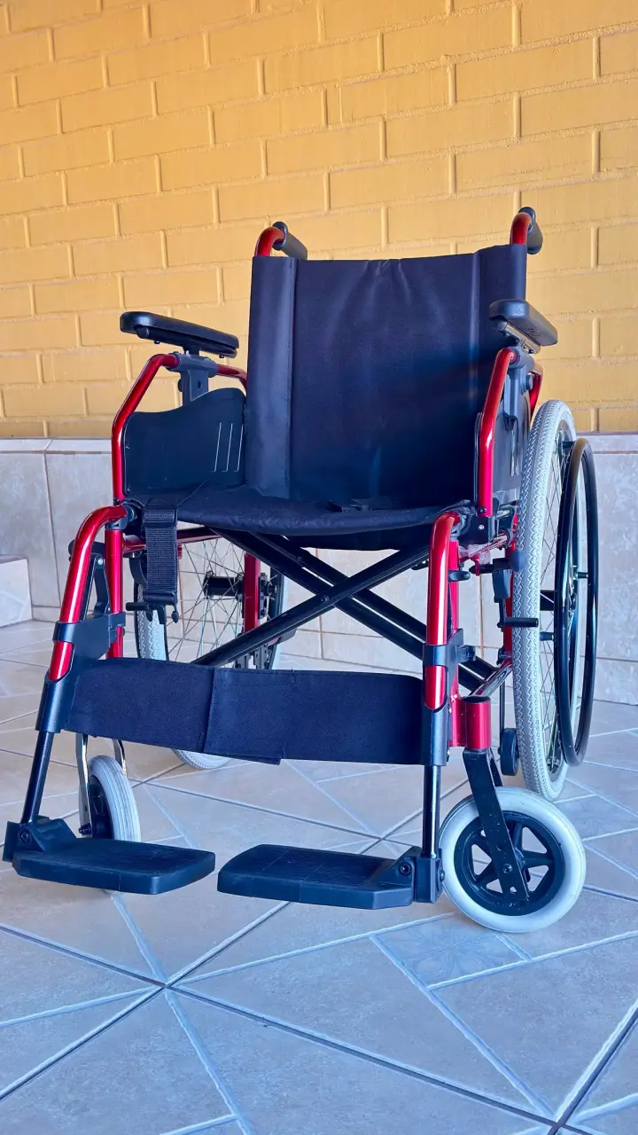 Silla de ruedas geriátrica ligera roja - 6