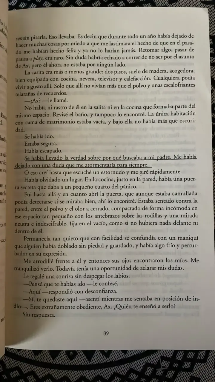 Libro 'Strange' de Alex Mírez - 2