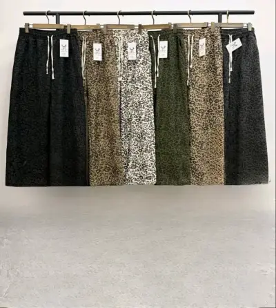 Pantalón cotele  animal print - miniatura 1