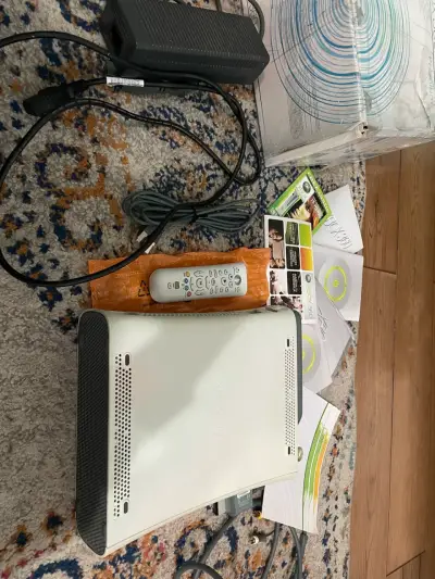 Consola Xbox 360 con caja y manuales - miniatura 1