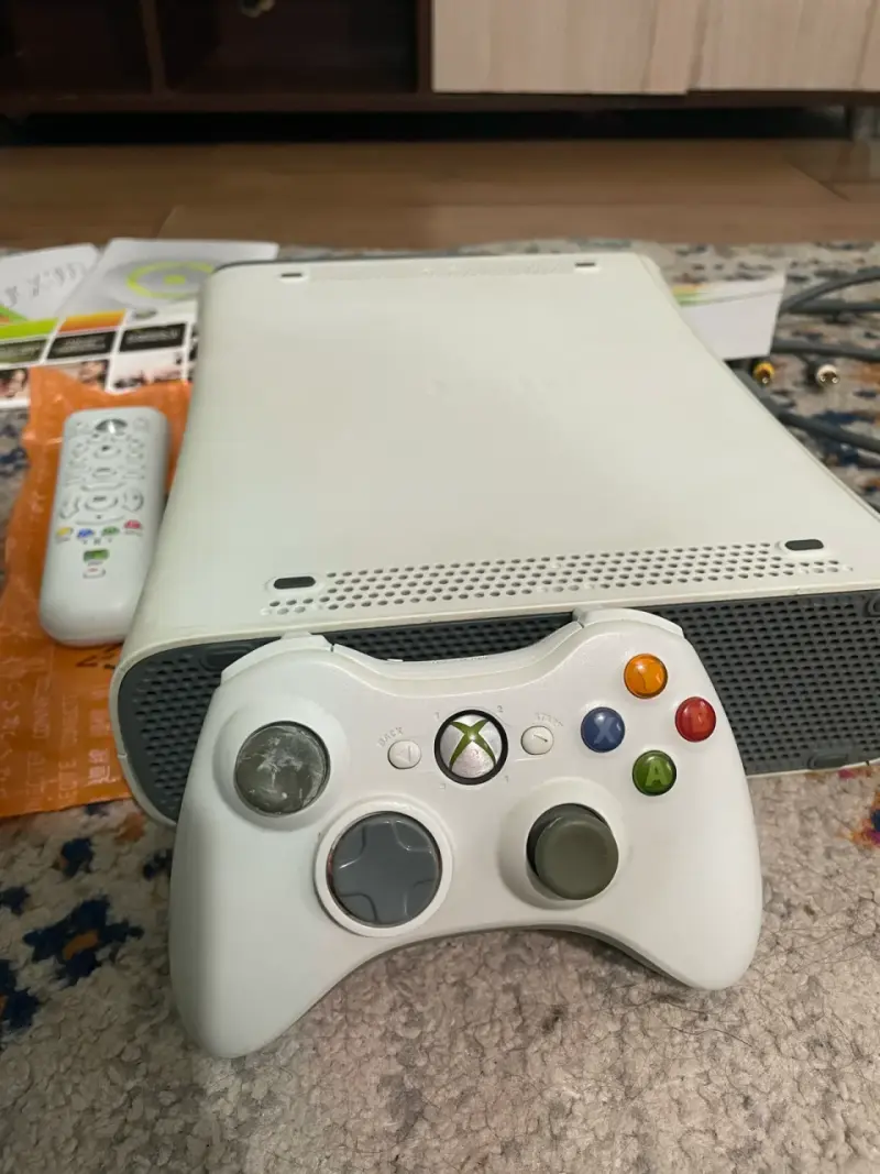 Consola Xbox 360 con caja y manuales - 4