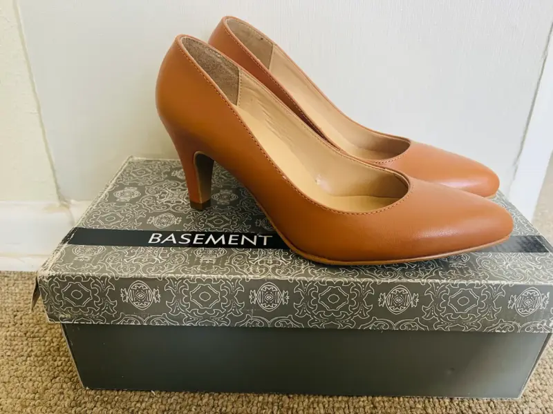 Zapatos de tacón cuero Basement color café - 1