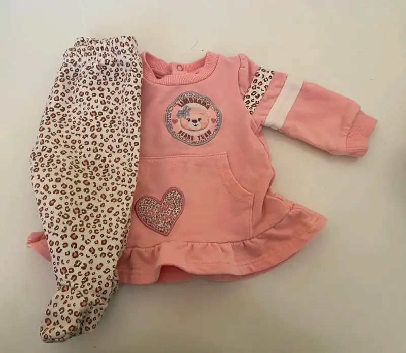 Conjunto de bebé rosado con estampado animal - 2