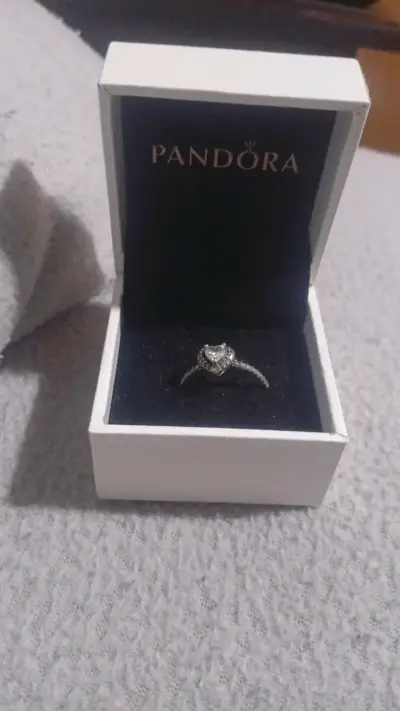 Anillo Pandora con diseño de corazón - miniatura 1