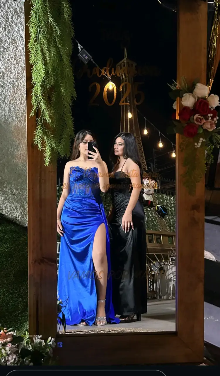 Vestido de gala azul con corsé y abertura - 4