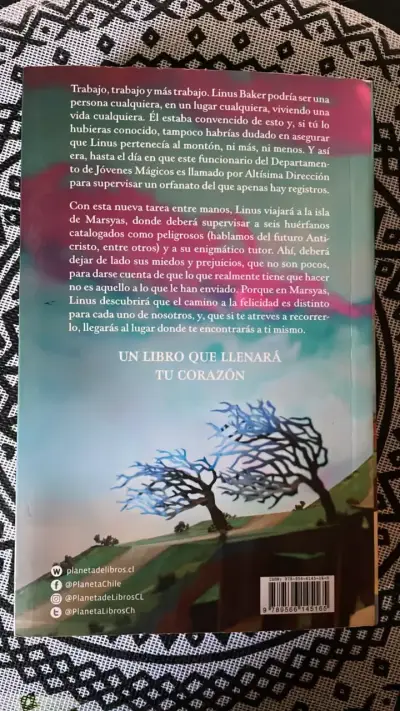 Libro 'La Casa en el Mar Más Azul' de TJ Klune - miniatura 2