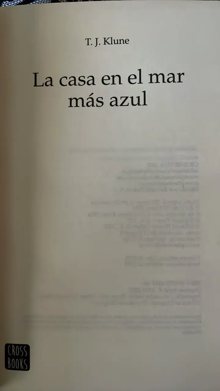 Libro 'La Casa en el Mar Más Azul' de TJ Klune - 3
