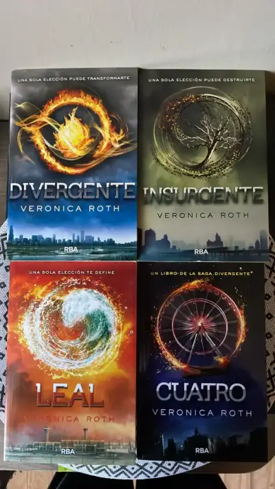 Colección completa saga Divergente Veronica Roth - miniatura 1