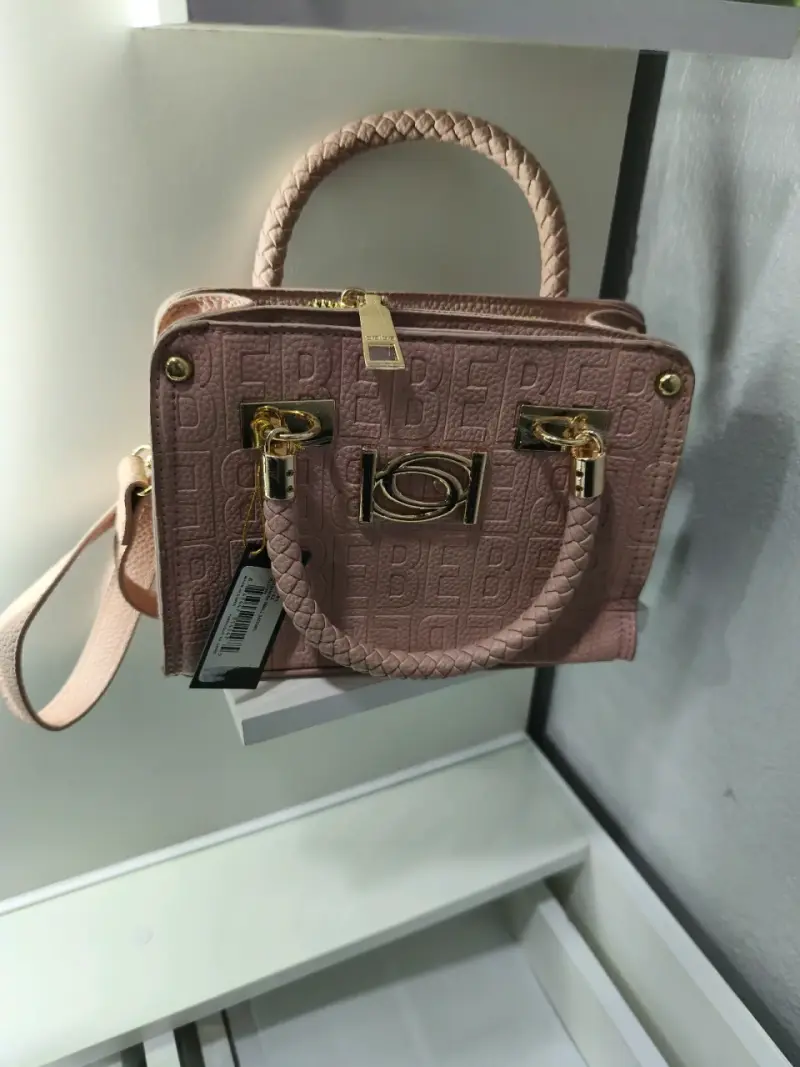 Bolso de mano negro con detalles dorados - 2