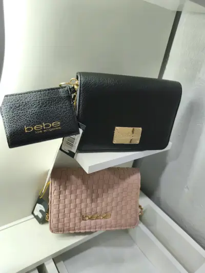 Bolso de mano negro con detalles dorados - miniatura 3