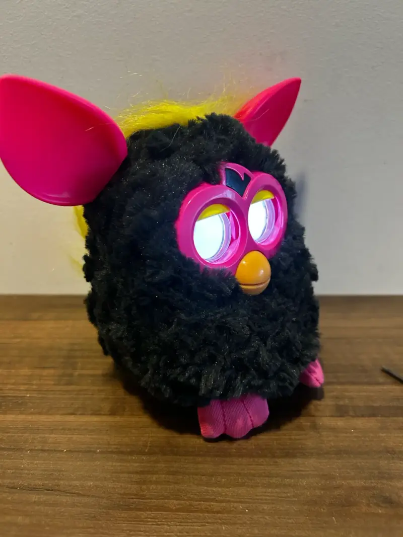 Furby negro y rosa mascota interactiva en español - 2