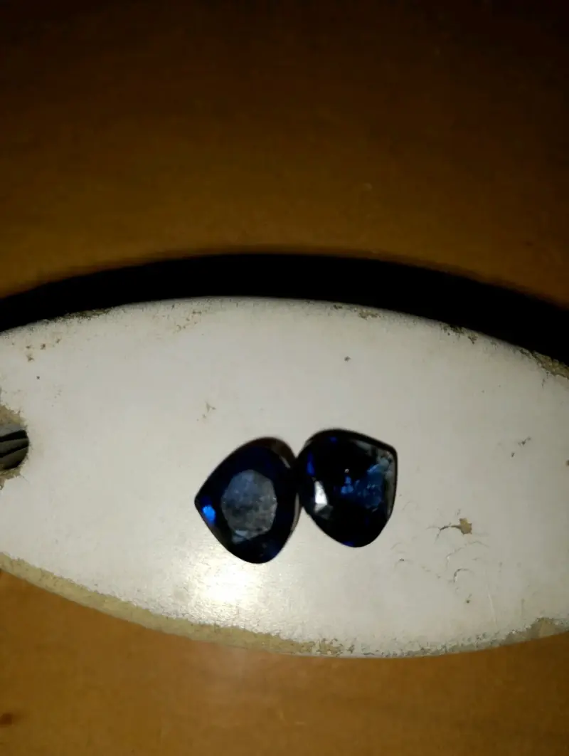 Piedras preciosas de zafiro azul
