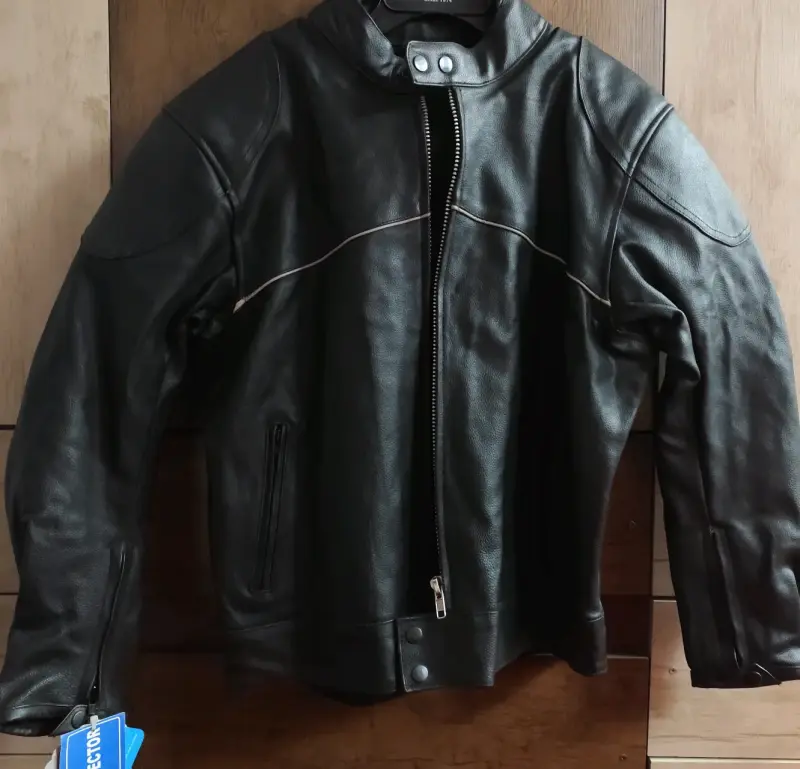 Chaqueta de cuero negra para motociclista - 1