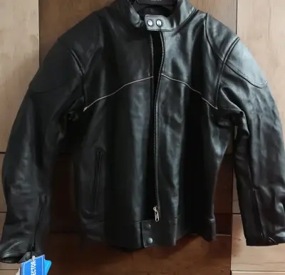 Chaqueta de cuero negra para motociclista - miniatura 1