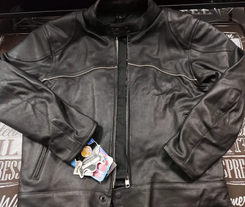 Chaqueta de cuero negra para motociclista - 2