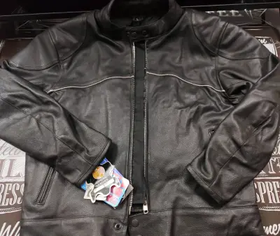 Chaqueta de cuero negra para motociclista - miniatura 2