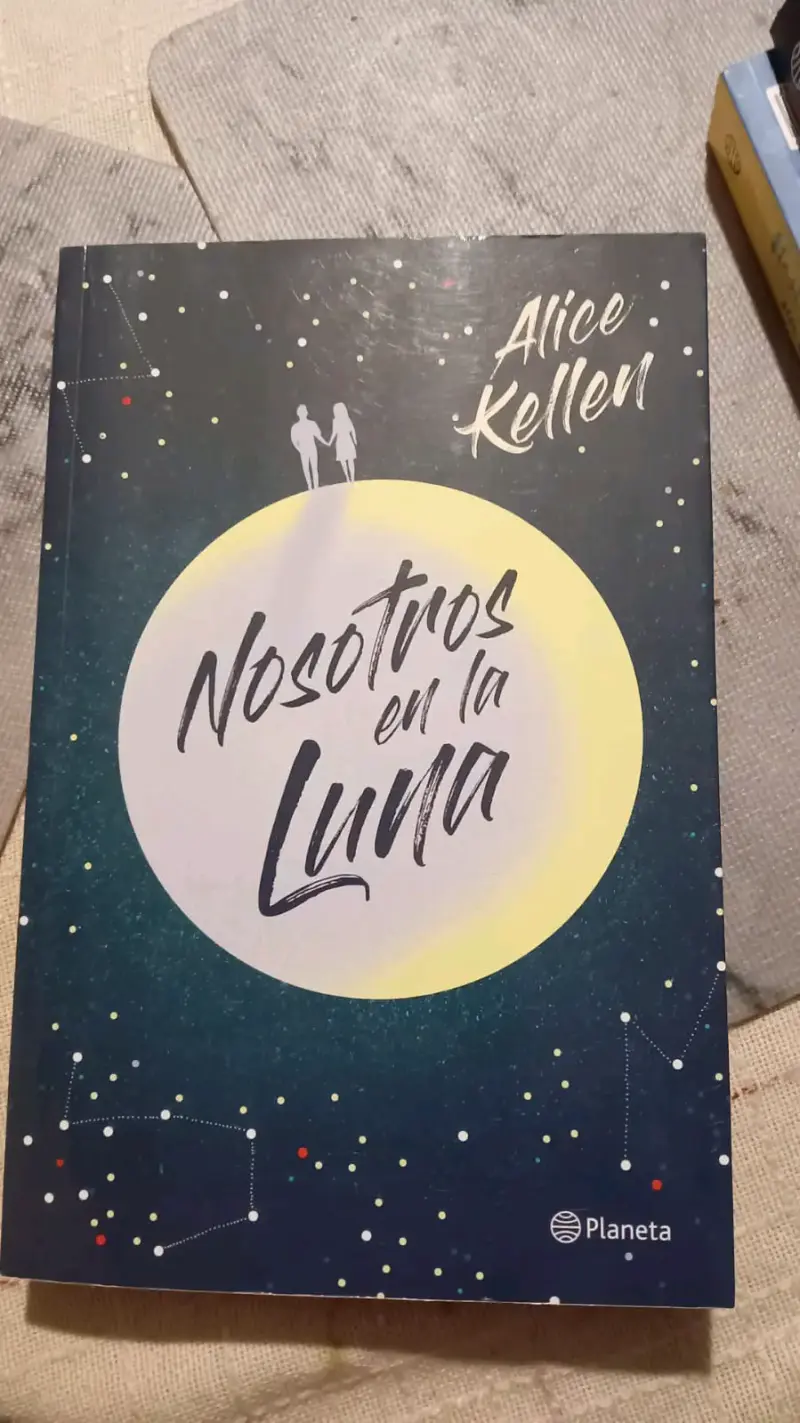 Libro 'Nosotros en la Luna' de Alice Kellen