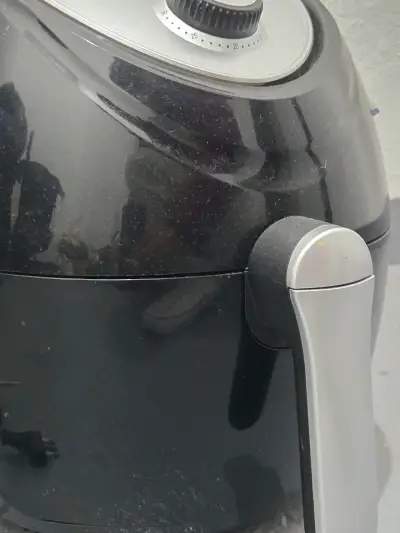 Freidora de aire negra con control manual - miniatura 4