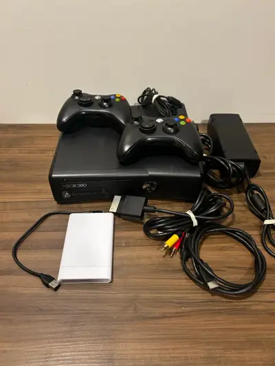 Consola Xbox 360 disco 500Gb 56 juegos 2 controles - miniatura 2