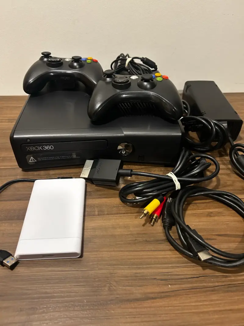 Consola Xbox 360 disco 500Gb 56 juegos 2 controles - 3