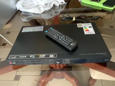 Reproductor de DVD LG con HDMI y control remoto - miniatura 1