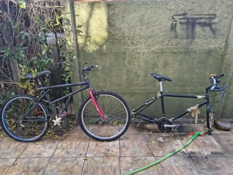 Bicicleta de montaña usada para reparación - 1