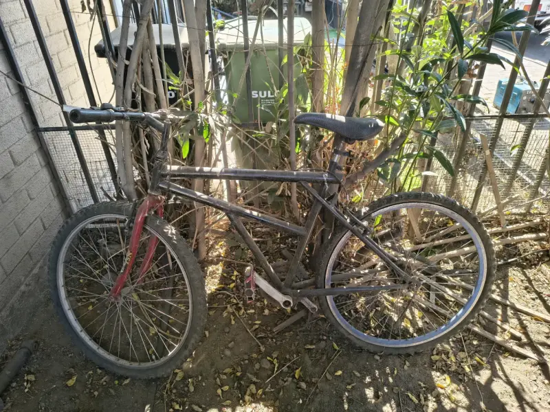 Bicicleta de montaña usada para reparación - 2