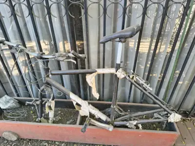 Bicicleta de montaña usada para reparación - miniatura 3