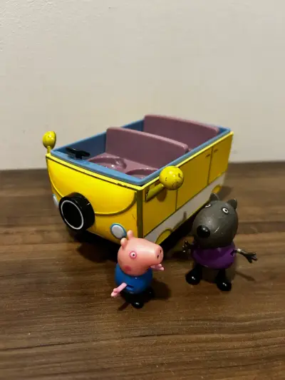 Peppa Pig auto caravana incluye 2 figuras - miniatura 4