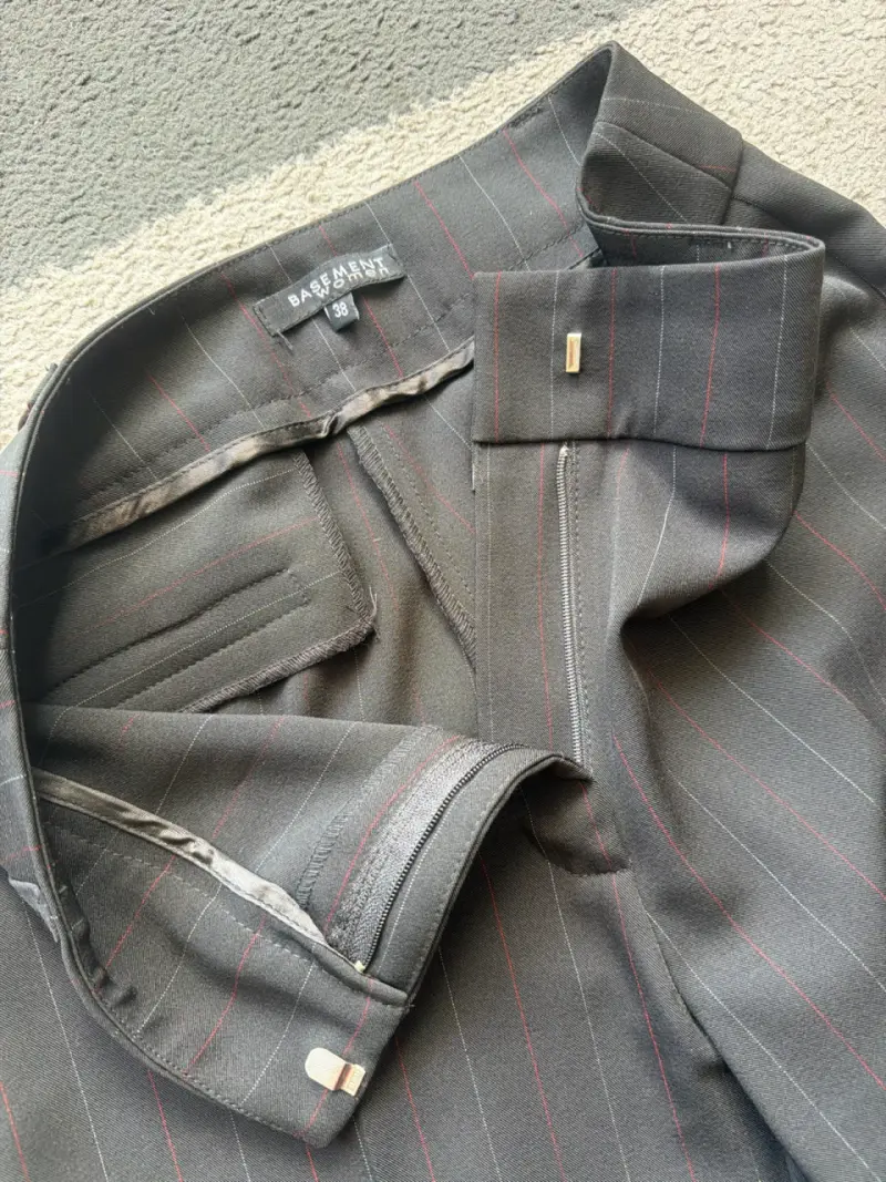 Pantalones de vestir negros a rayas para mujer - 3