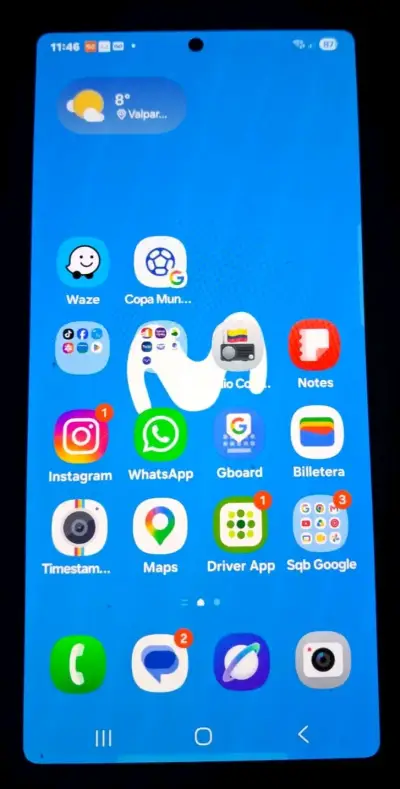 Smartphone Samsung con triple cámara trasera - miniatura 2