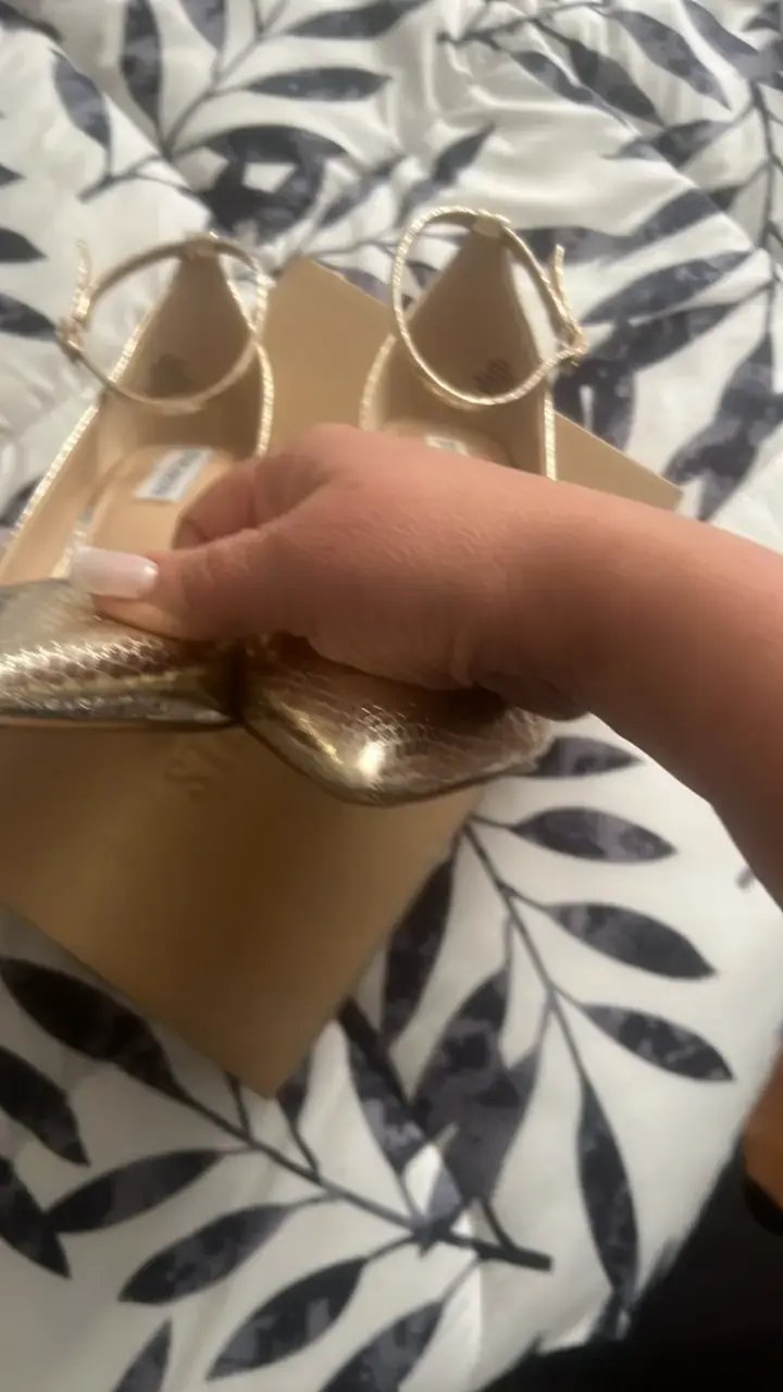 Tacones dorados Steve Madden con textura - 5